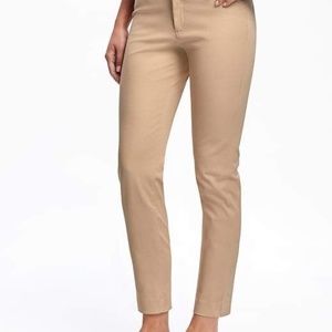 *SOLD* BNWOT Old Navy Mid-Rise Pixie Pants